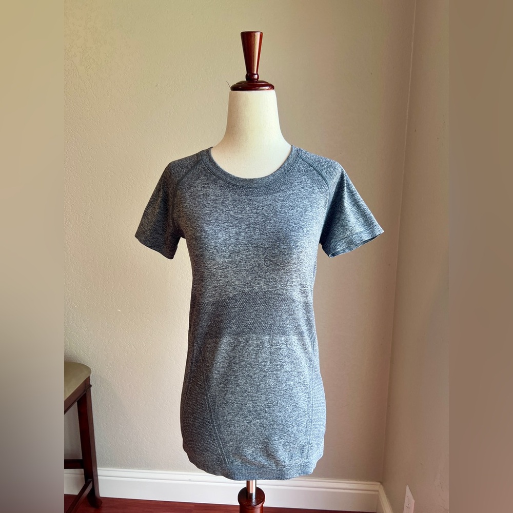 ATHLETA Gray Momentum Heather Tee Size SMALL Slouchy Shoulder